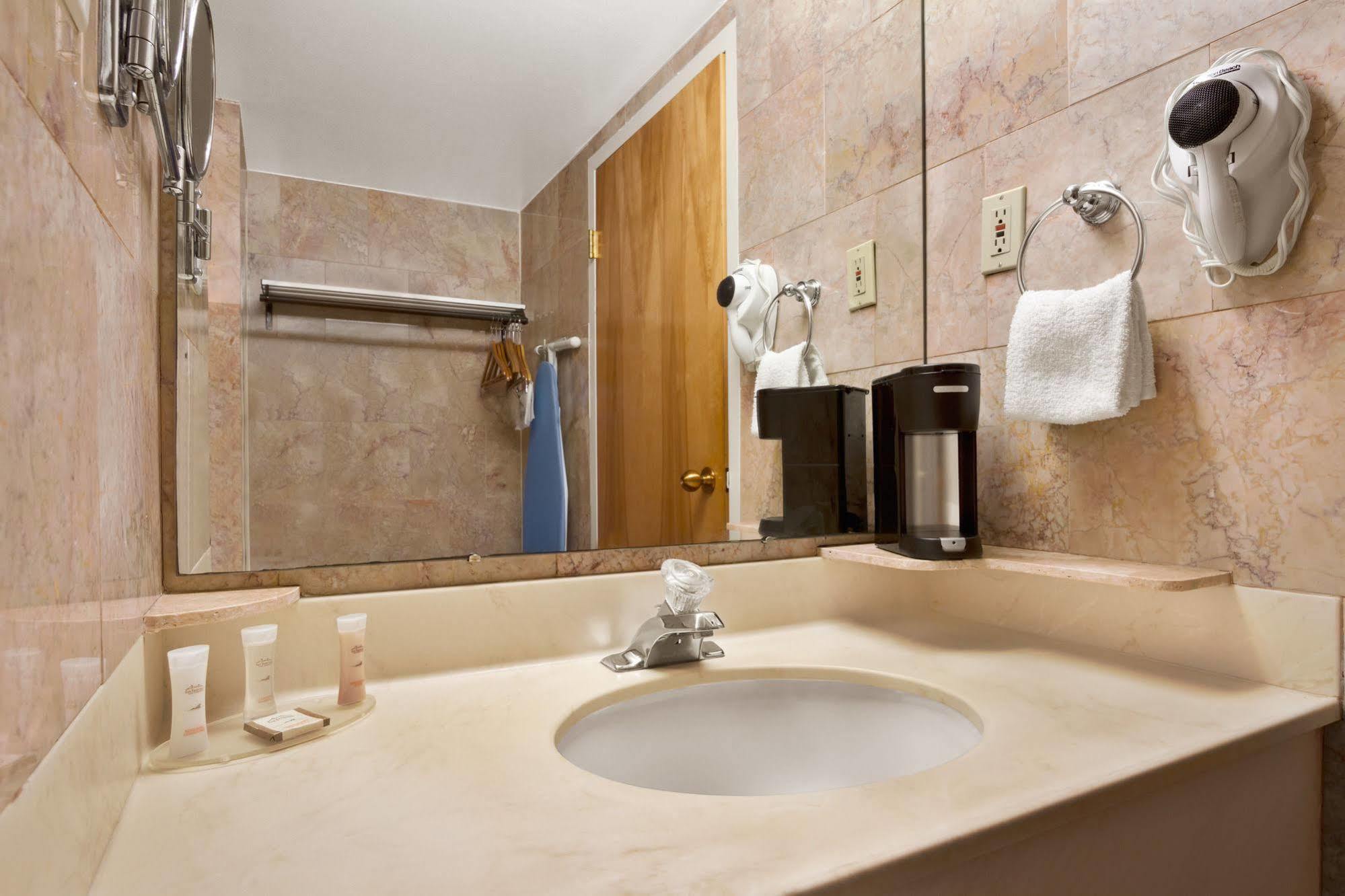 Oh St Joseph Resort Hotel Pleasantville Room photo